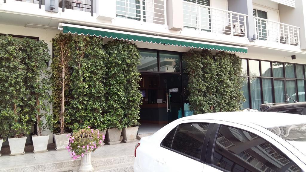 U Place Korat Nakhonratcsaszima Kültér fotó